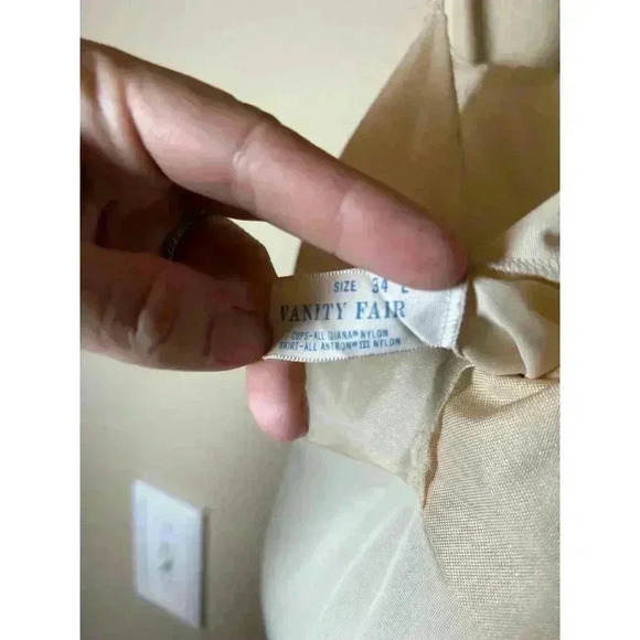 Vanity Fair Vintage full slip size 34L nylon with lace trim - Picture 7 of 12